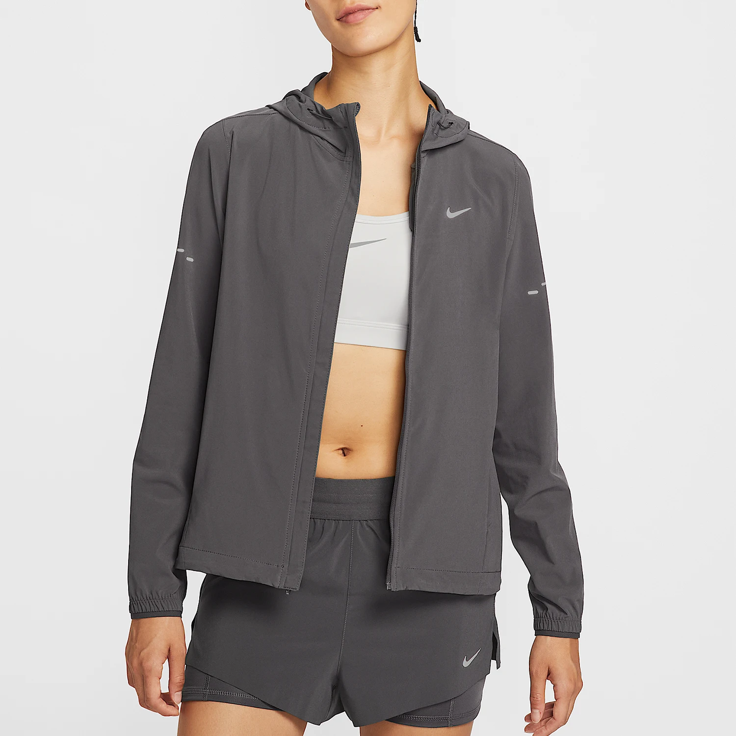 

Оригинальная женская водоотталкивающая куртка для бега Nike Swift Repel HQ0651-036