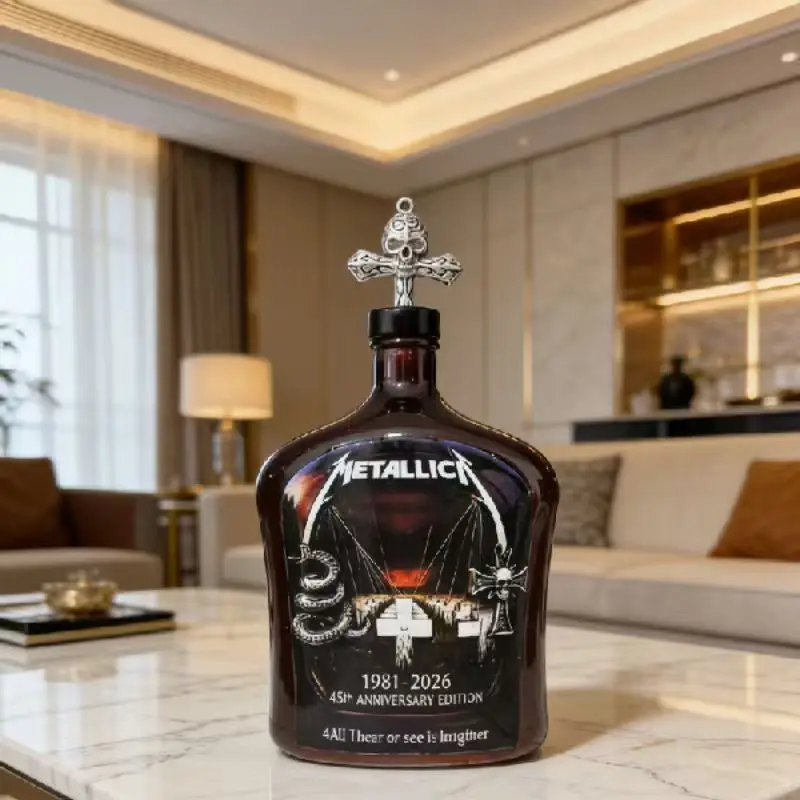 New Metallica 45th Anniversary Whiskey Decanter - Rock Band Commemorative Glass Bottle with Skull Cross Decorative Gift