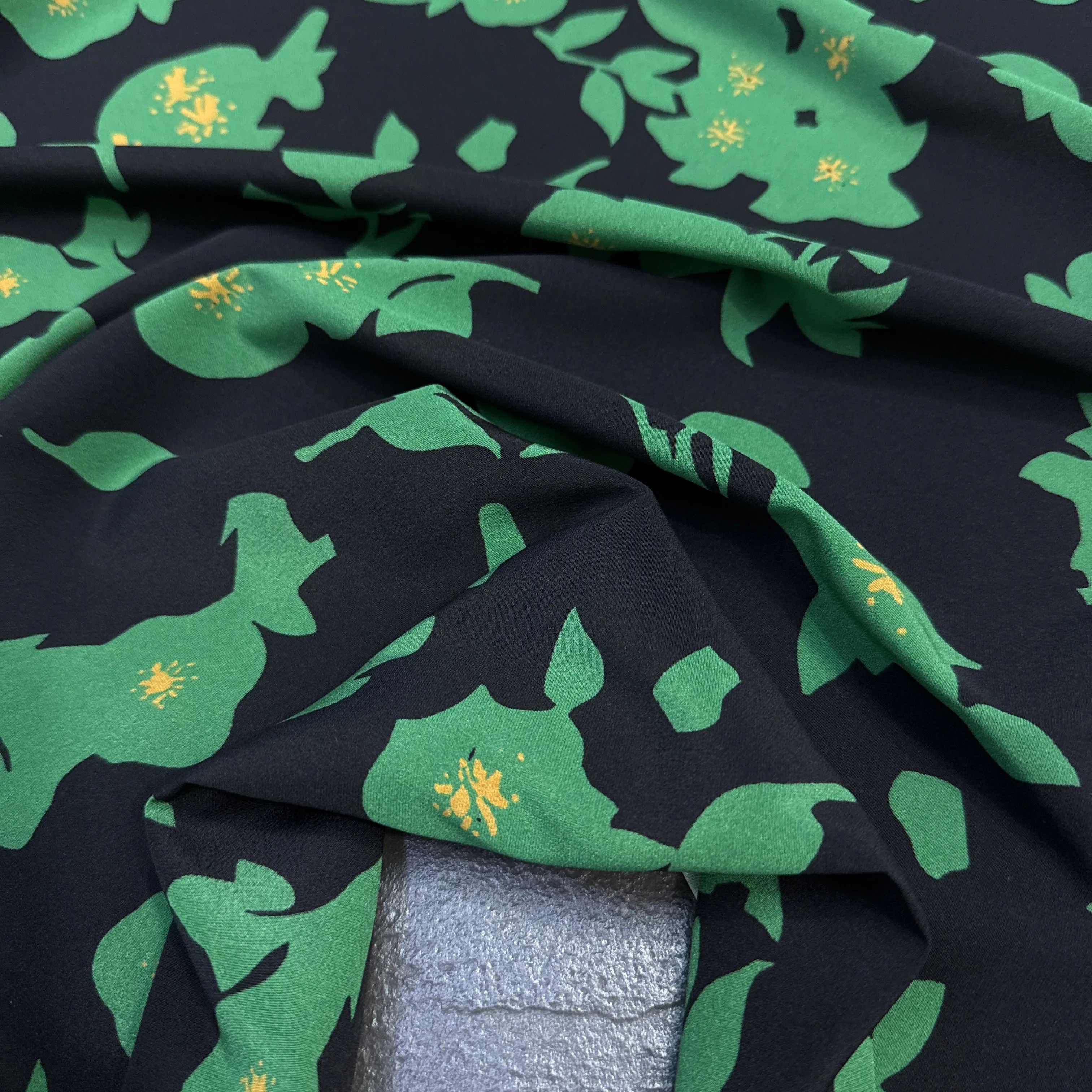 Green Floral Printed Stretch White Silk Crepe de Chine Fabric for DIY and Sewing Black Silk Fabric for Dress Pants Pajamas R7046