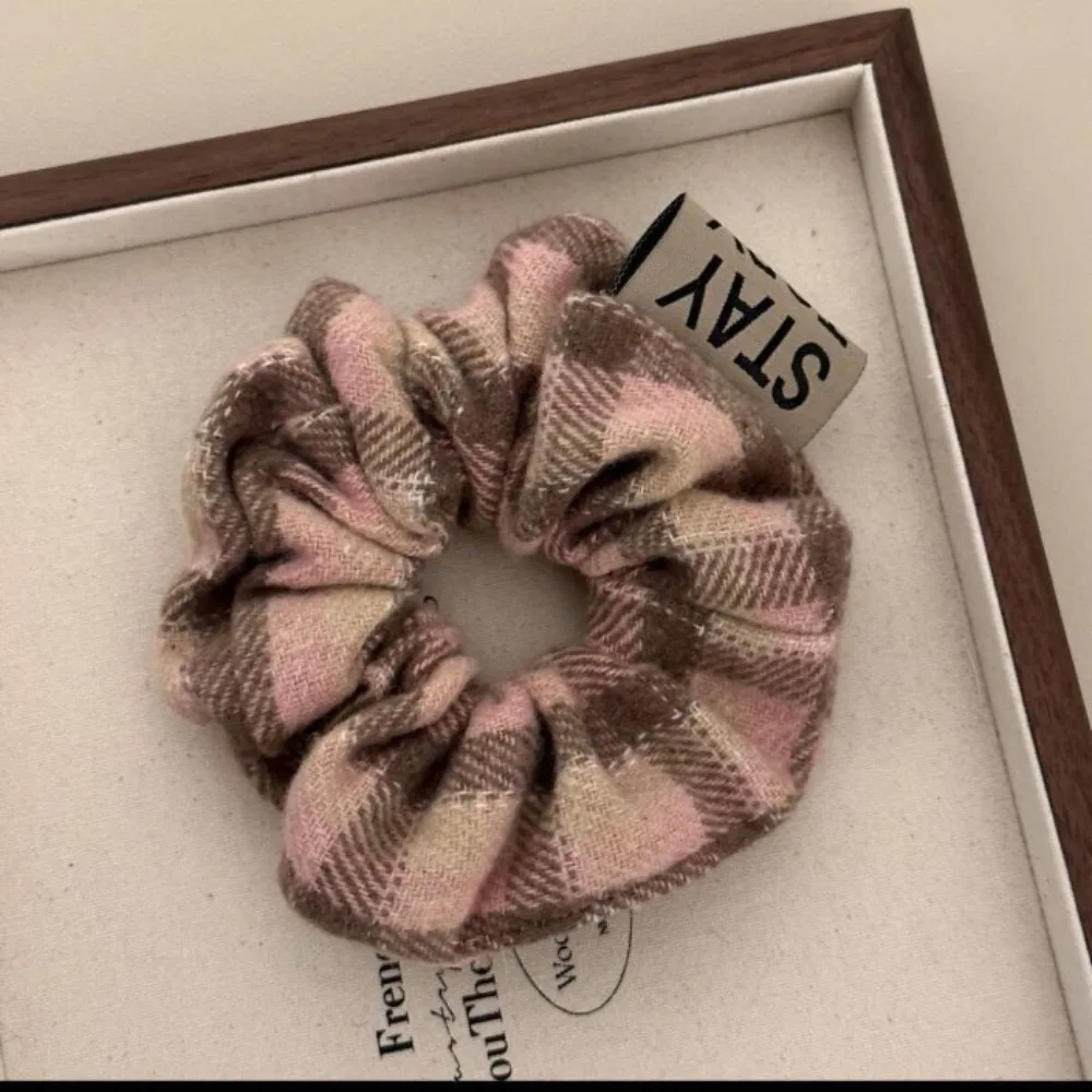 1/6 Stück Vintage Plaid Scrunchie Marke Casual Retro Stil Perfekte tägliche Frisur Vielseitig sieht trendiges Haar-Accessoire für Damen aus – Detail 4