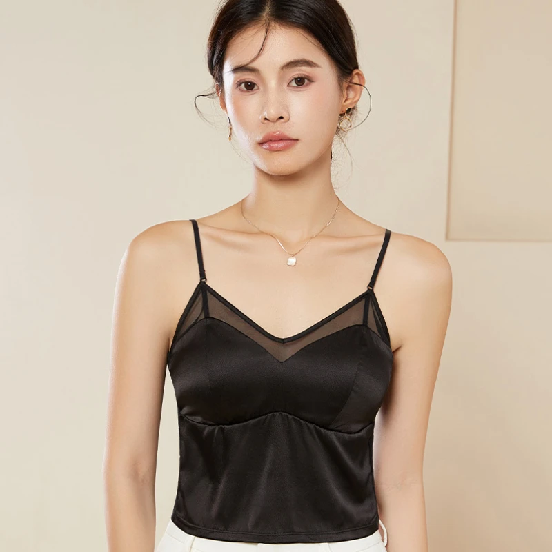 

Женская майка со встроенными подушечками. Женская майка без рукавов для многослойного или одиночного ношения. Универсальный дизайн. Стильная для повседневного ношения.