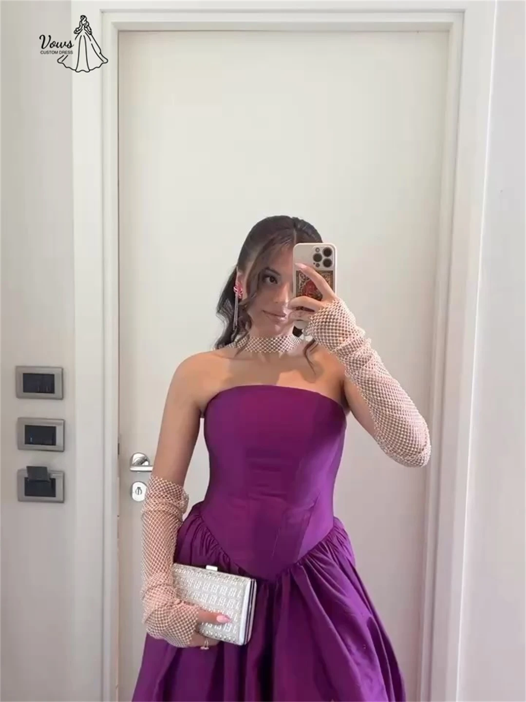 ชุดราตรีออกงานหรูหราแบบเปิดไหล่  ร้านขายชุดราตรีสวยงาม  ชุดออกงานกลางคืน  ชุดหรูหราสั่งตัดได้  ชุดบอลกาวน์ผ่าข้าง  คอลเลคชั่น 2025