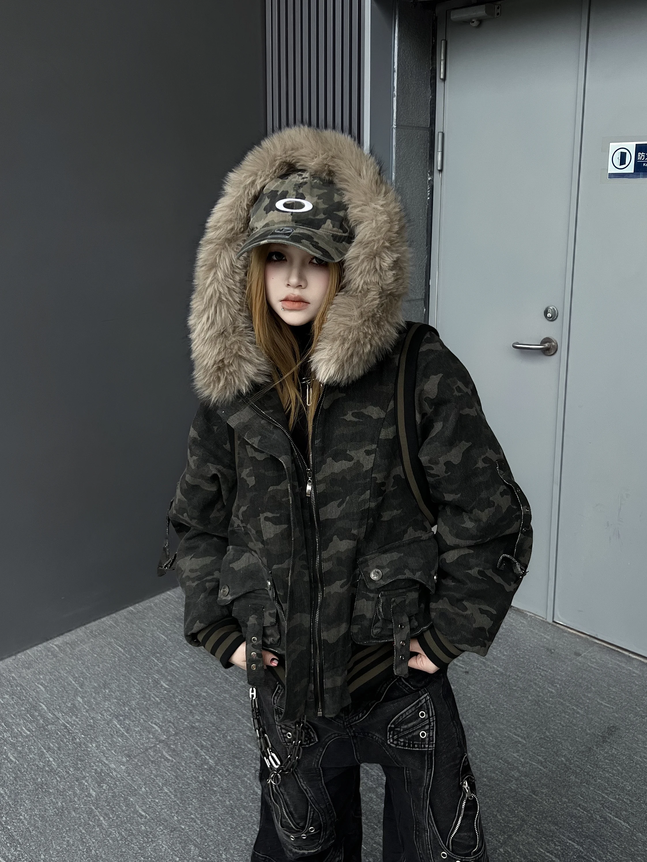 

Куртка TR BRUIFT American Camouflage с отстегивающимся капюшоном и меховым воротником, двусторонняя, утепленная, Mountain Eagle, модная