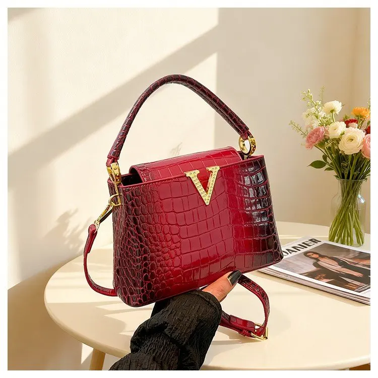 

Vintage Luxe Diaper Bag For Women Leather Crossbody Bag Luxury Tote Minimalist Designer Large Capacity Stylish Practical