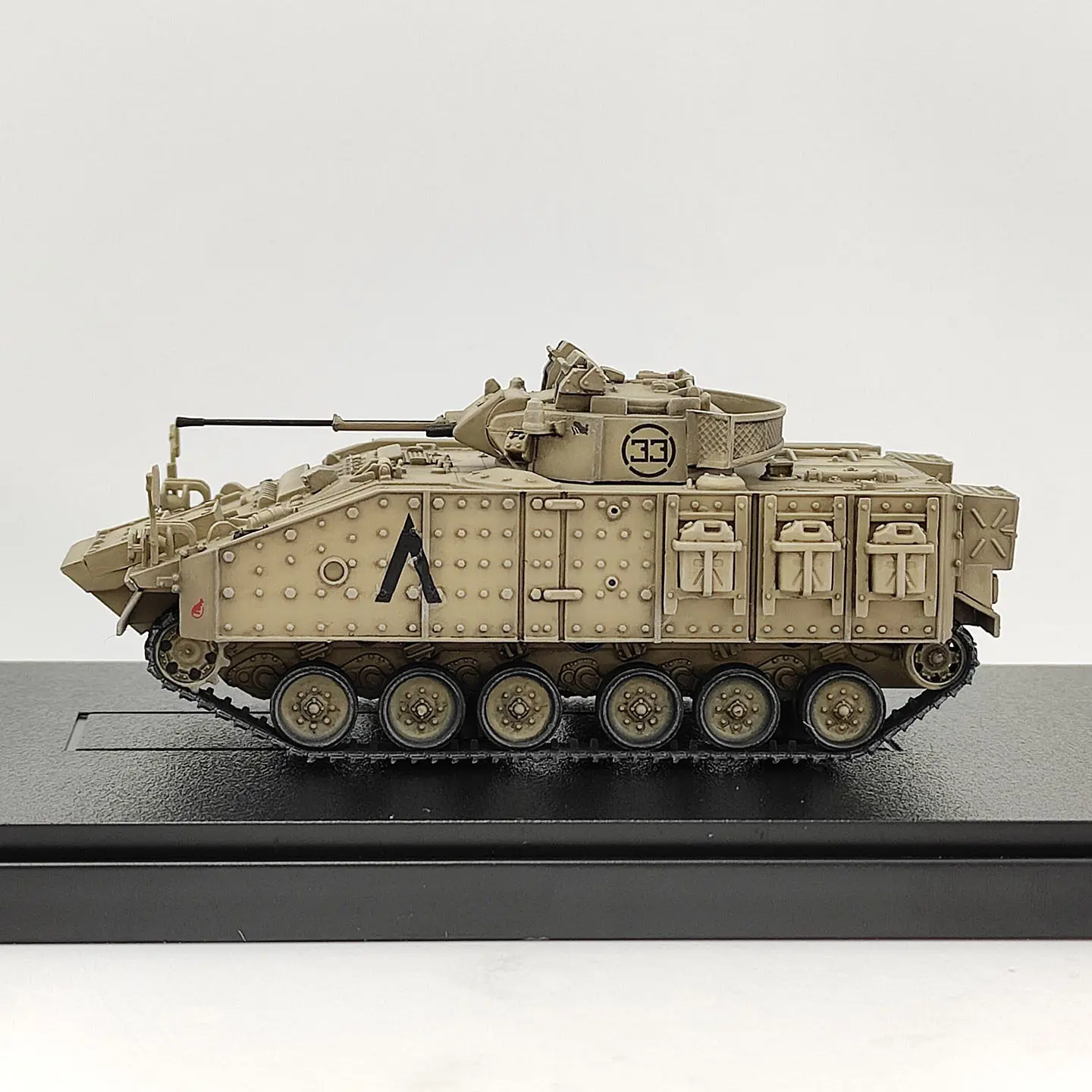 ARTISAN 1:72 Scale British Warrior Infantry Tank Gun Can Be Moved with Armor Plastic Tank Model