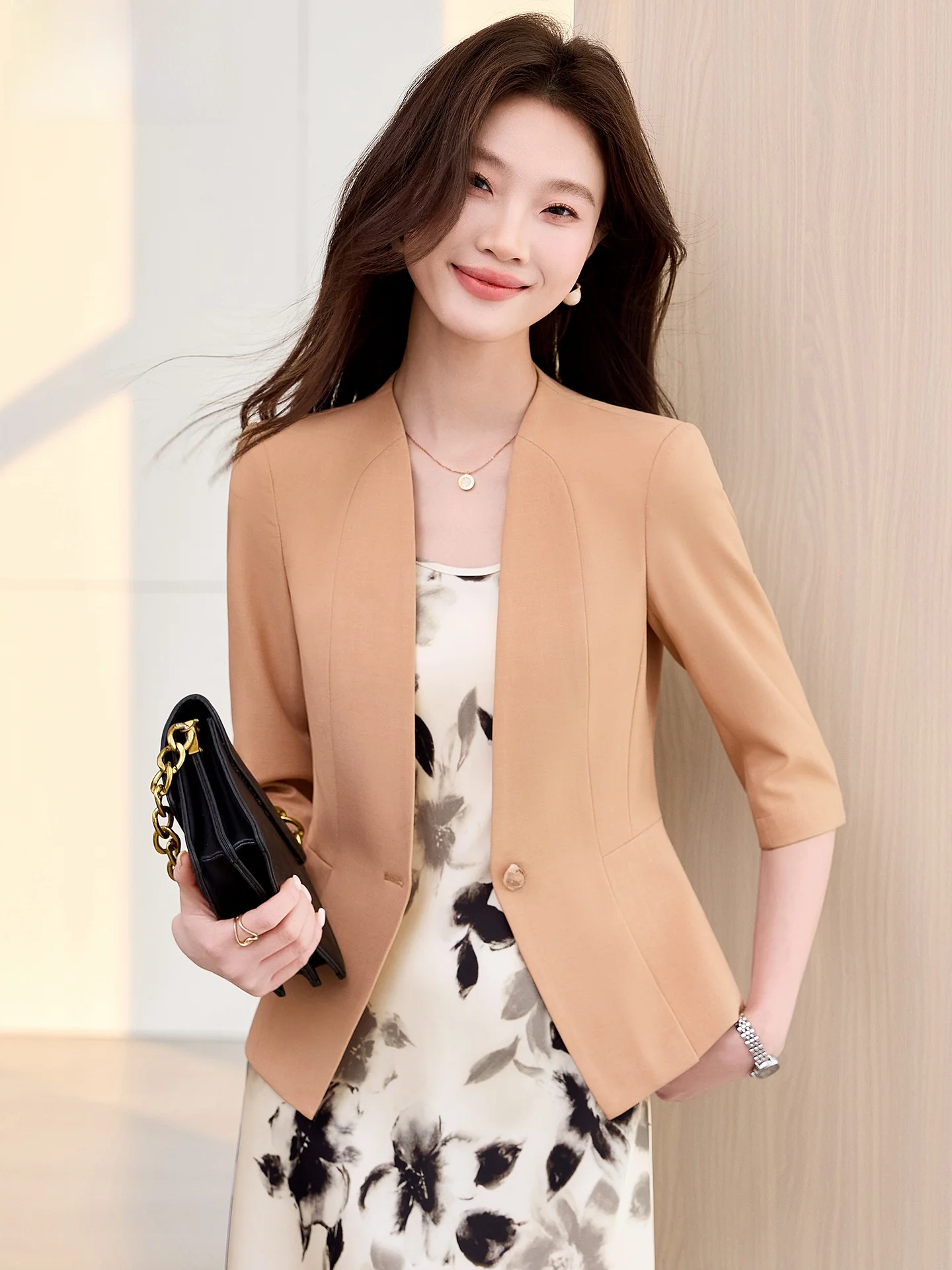 

Женский укороченный приталенный жакет без рукавов из полиэстера, легкий, летний, деловой стиль