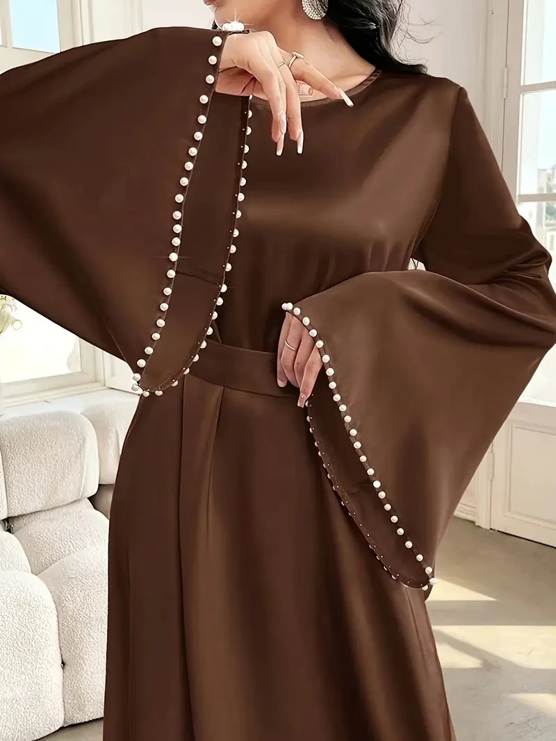 فستان عربي نسائي مسلم بلون سادة ورباط لؤلؤي لحفلات العشاء الرسمية