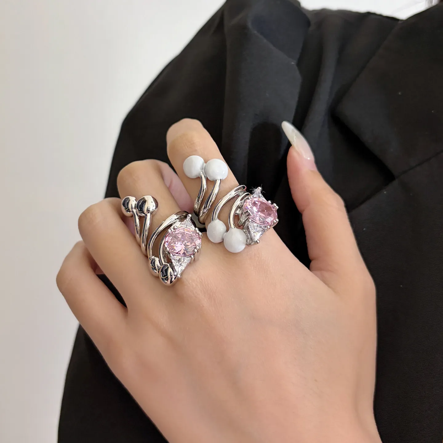 Niche Designer Style Exaggerated Spiral Crystal Gemstone Open Ring for Women, Light Luxury High-end Versatile Ring Jewelry