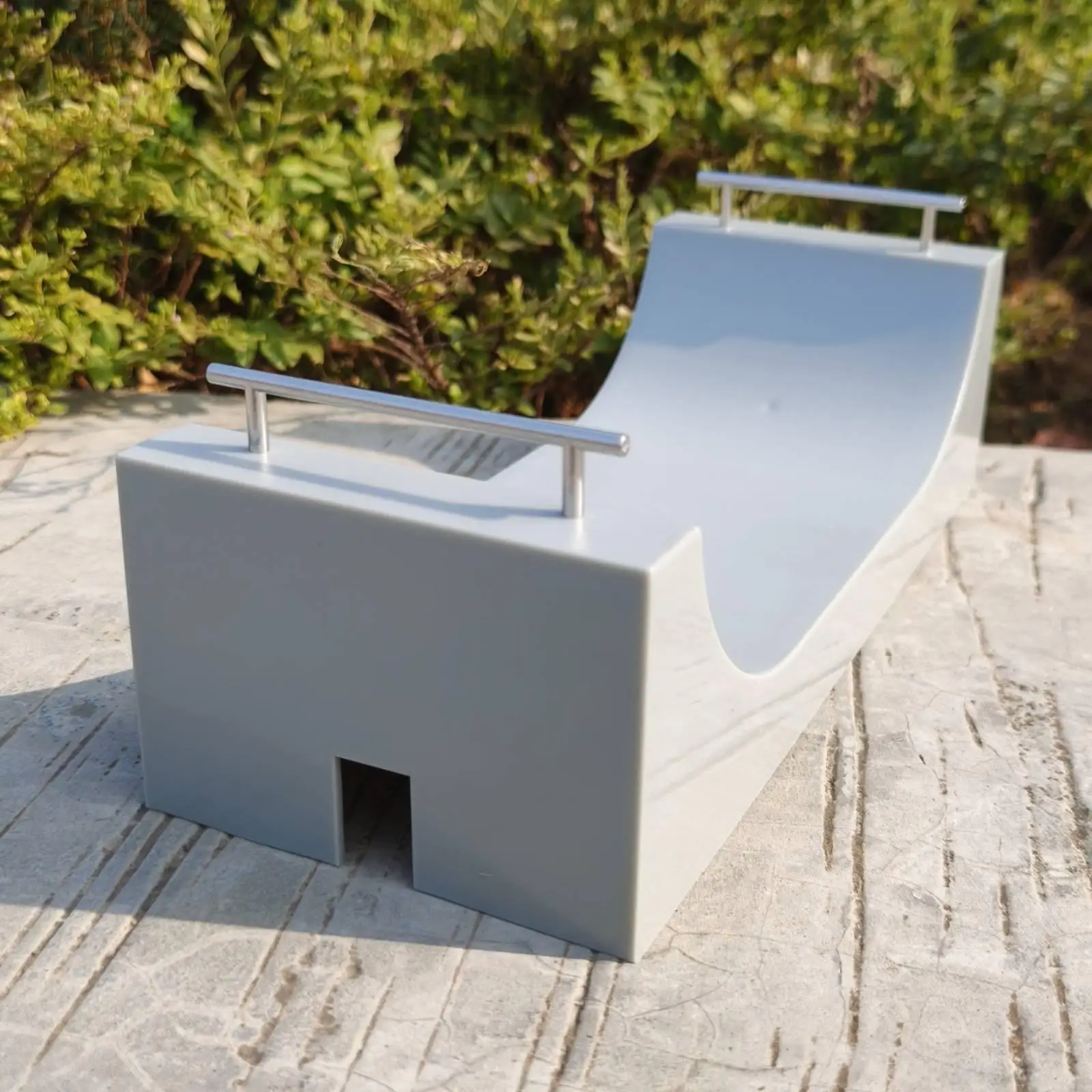 Small U Shape Fingerboard Ramp for Trick Training Stable Base with Metal Handrails