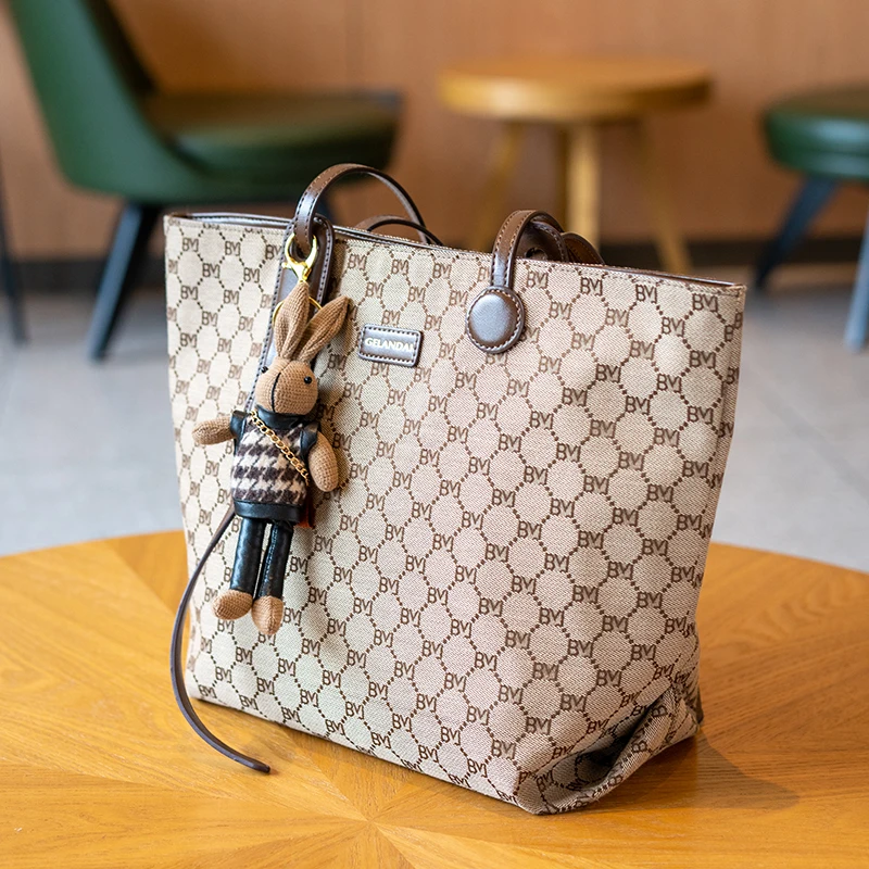 

New Large Capacity Women's Bag Fashion Bag Commuting Shoulder Tote Bag