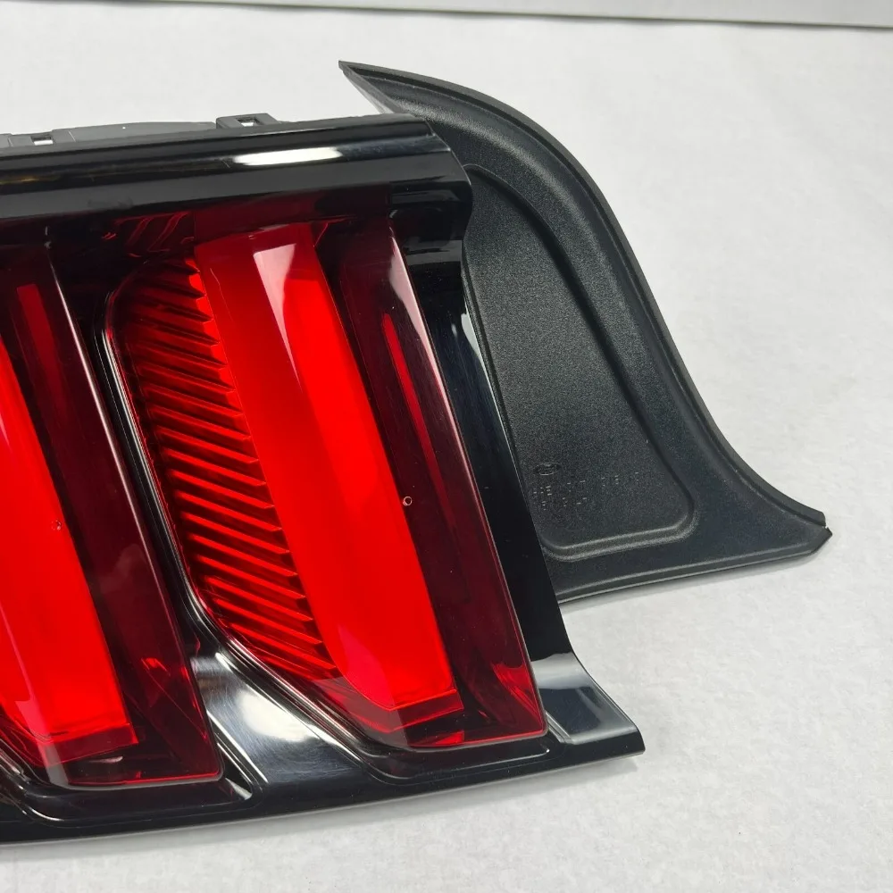 FR3Z13404D FR3Z13405D LED سائق والركاب الجانب الذيل ضوء الخلفي الذيل ضوء المصباح الأسود لفورد موستانج 2015-2020