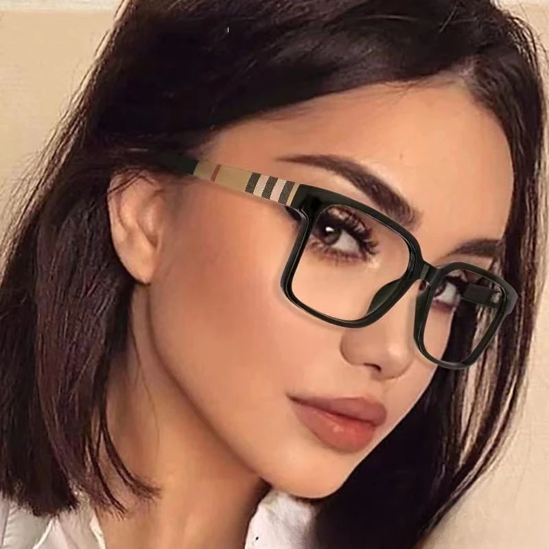 No Degree Anti Blue Light Glasses Wholesale Retro Rectangular Protective Glasses Flexible Eyeglass Legs with Minimalist Design