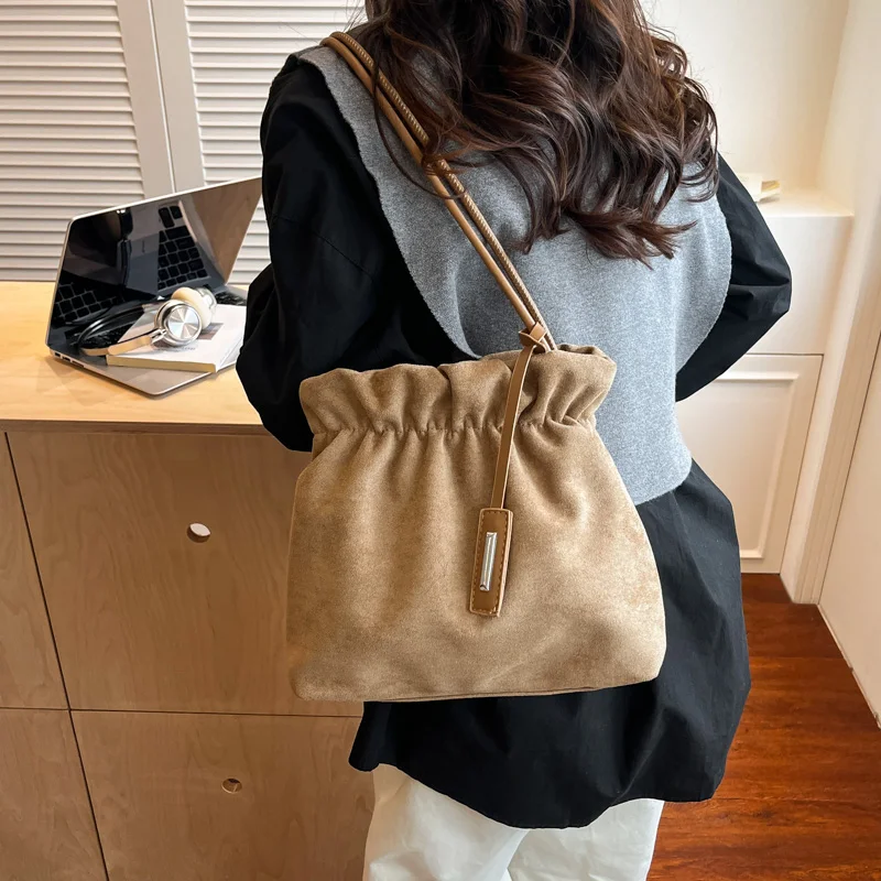 

Popular Women's Crossbody Bag Leather Messenger Bag Shoulder Tote Handbags In Elegant Style For Fashionable Ladies