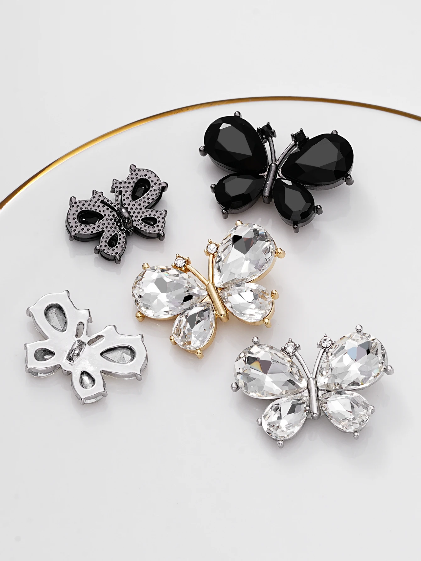 4 Stück/Packung Strass-Schmetterlings-Metallknöpfe, handgenähtes Zubehör, glänzend, schöne Kleidung, Geschenkboxen, Schals, Hüte, Dekorationen