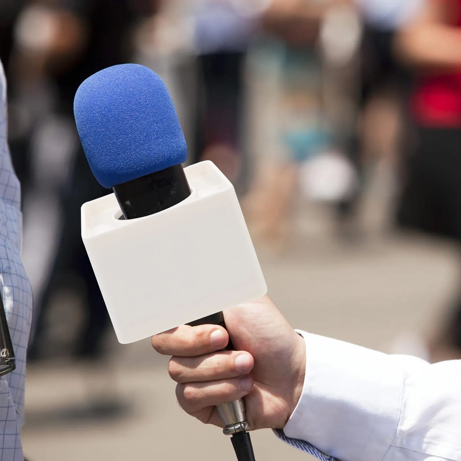 

2pcs Square Microphone Station Logo White ABS Cube Shaped Interview Sign Stand Large Logo Display Practical Design Easy to Carry