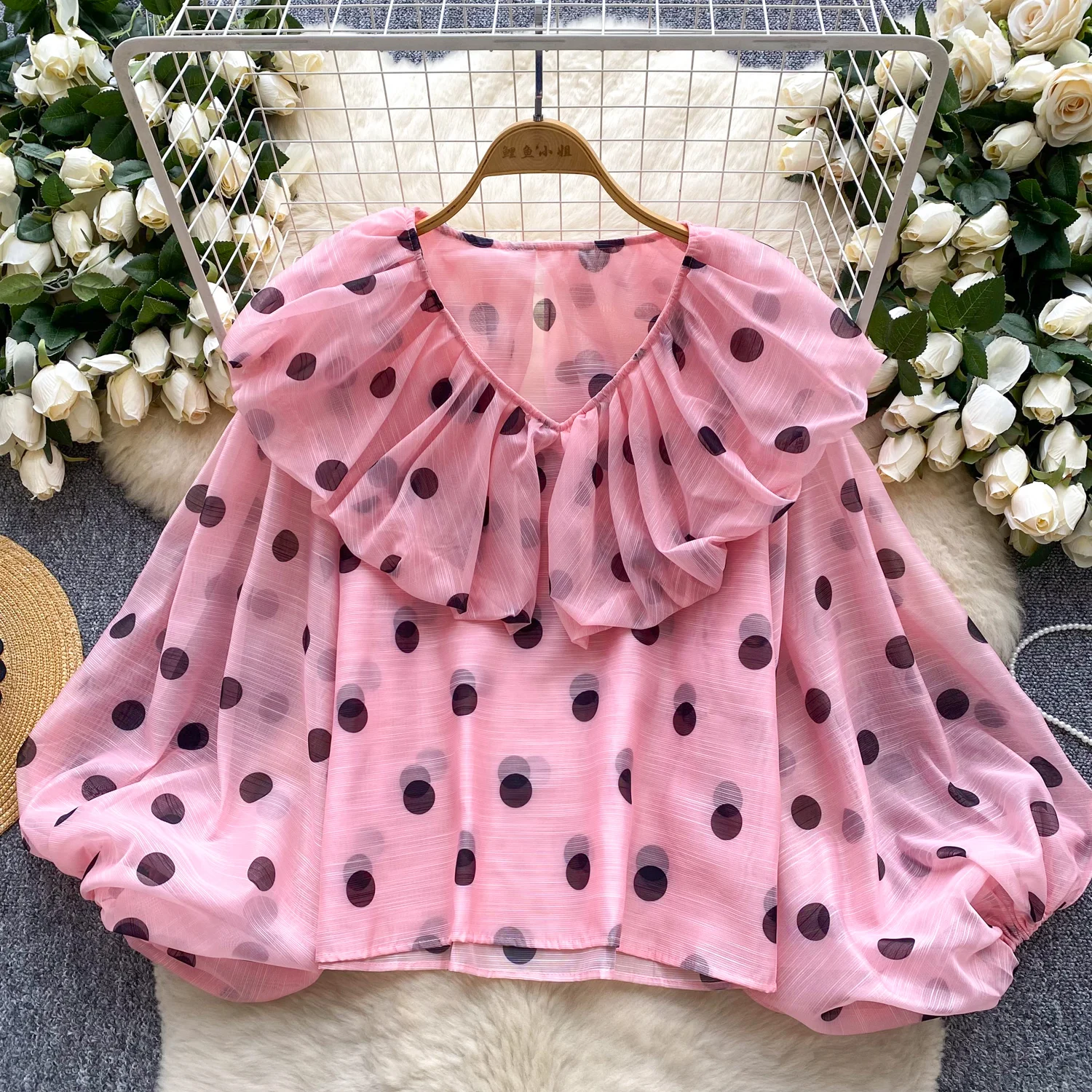 Frühling Neue Süße Polka Dot Lose Hemd Rüschen Design Puff Hülse Weibliche V-ausschnitt Tops Temperament Sheer Casual Frauen Blusen