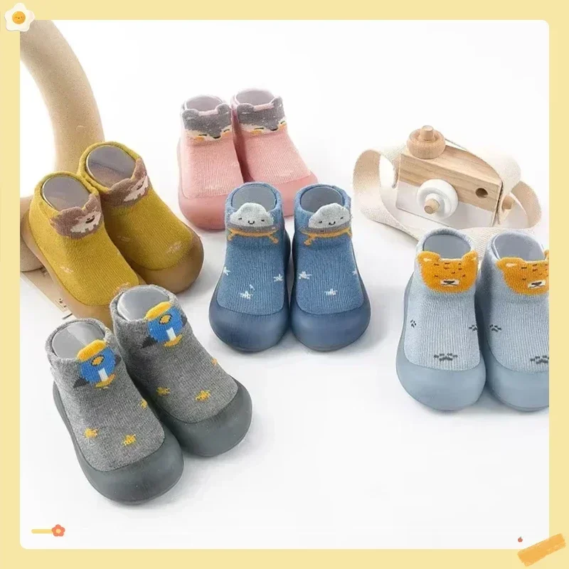 Sepatu Kaus Kaki Lantai Dalam Ruangan Bayi Gaya Klasik Sepatu Balita Bayi Sepatu Anak-anak Bersol Lembut Musim Gugur Musim Dingin Anti-selip Bersirkulasi