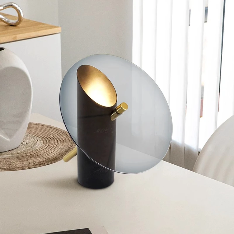

Минималистичный прикроватный светильник, роскошная настольная лампа для спальни, высококачественный итальянский художественный орнамент, ретро, постмодернистский окружающий свет