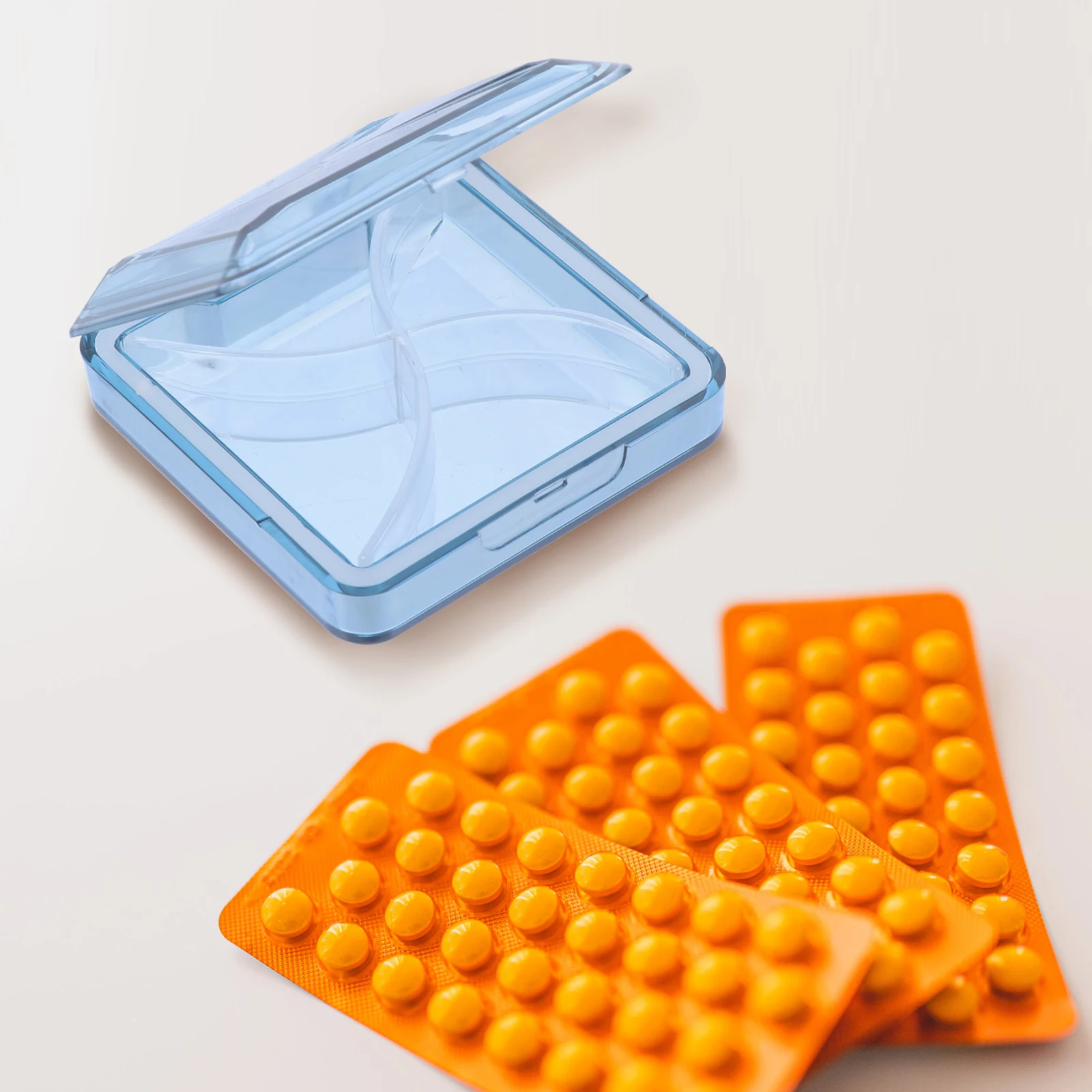 

1pc Multifunctional 4 Grids Medicine Organizer Storage Case Large Capacity Portable Travel Holder Dustproof Container For