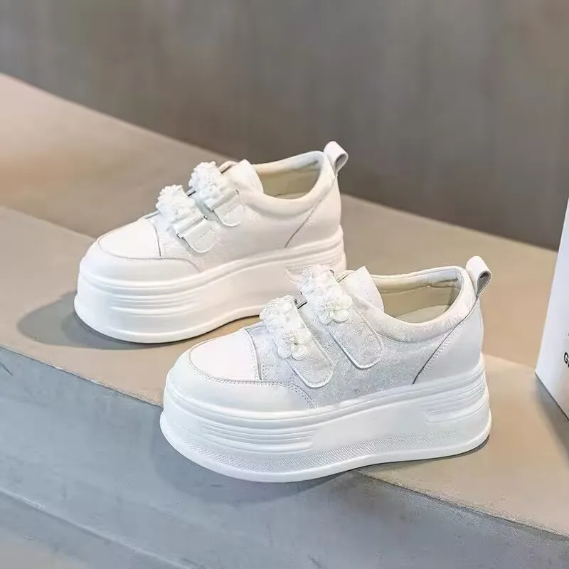 

Женские кроссовки на платформе с цветами, туфли на танкетке, весенне-осенняя женская повседневная обувь, увеличивающая рост 8 см, студенческая парусиновая обувь, 2025 г.