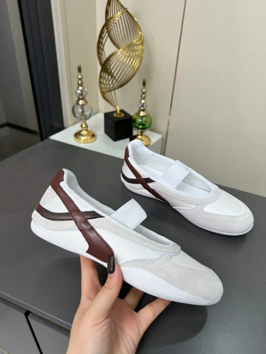 New Summer Women's Training Shoes British Style Athletic Flat Shoes Wide Velcro Casual Mary Jane Shoes Versatile and Breathable