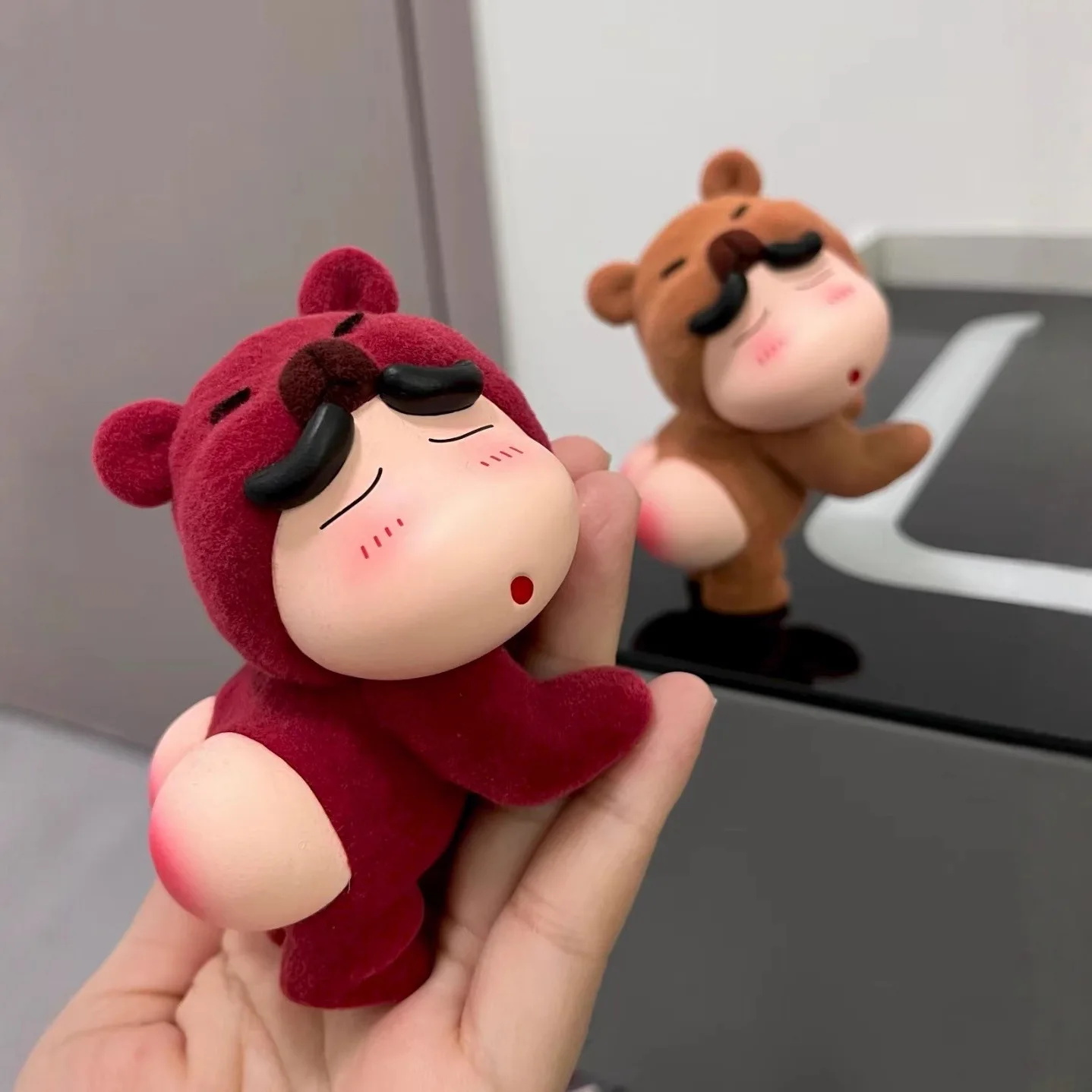 Anime shinchan urso de pelúcia com design engraçado de bunda colecionável novidade ornamento de carro decoração de mesa presente