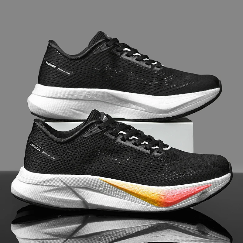 Scarpe da ginnastica in rete da uomo Le scarpe da passeggio con suola morbida sono scarpe versatili per le coppie che sono rilassate per le passeggiate in ufficio.
