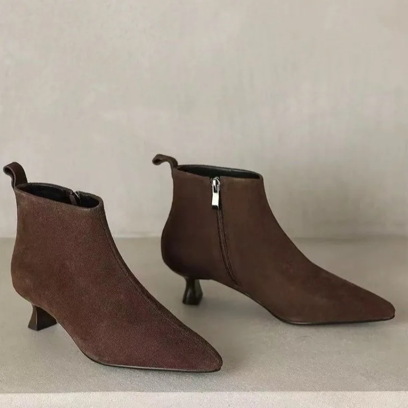 

Fall Winter New Style Women's Slim Fit Comfortable Elastic Short Boots Rubber Surface Slip-On Velvet Booties Pointed Toe Fine He