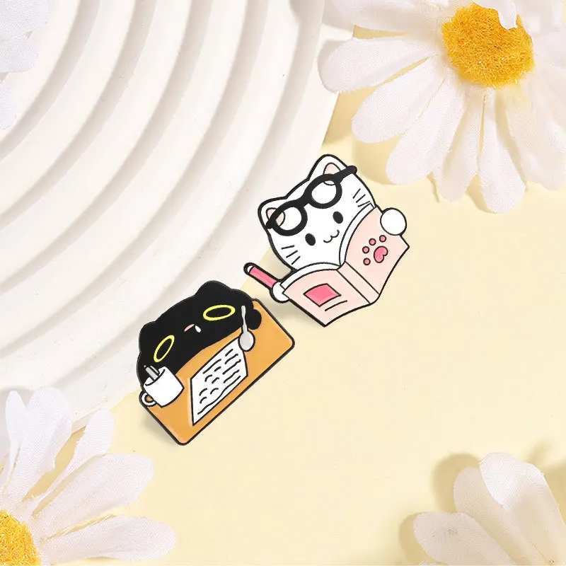 Creative Reading Books Cats Pins Brooch Cartoon Animal Badge Enamel Lapel Pin  Accessory Bag Collar Hat Ornament Gift For Friend
