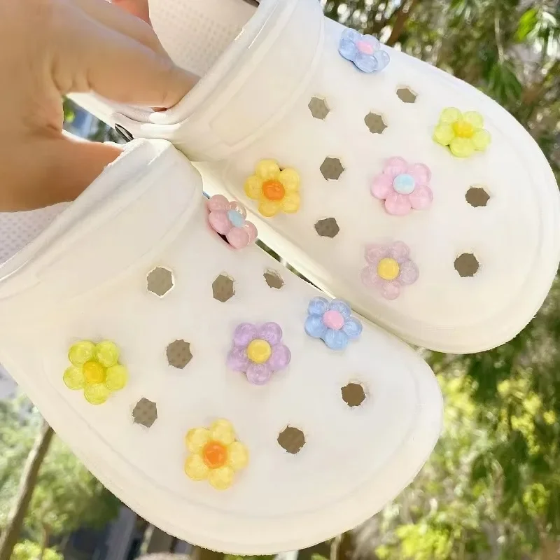 10PCS New 5 petal flower Hole Shoe Charms Designer DIY Shiny