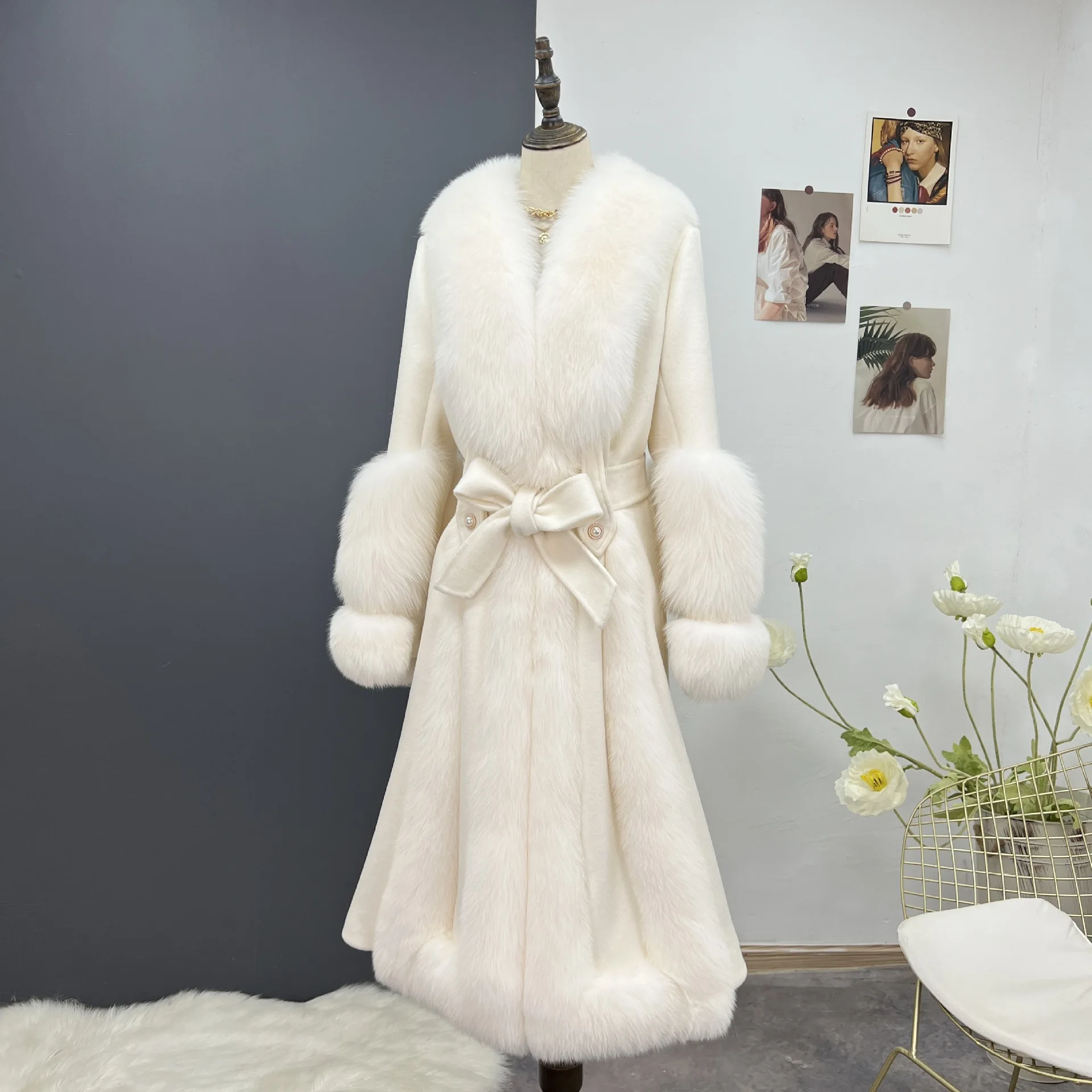 

2024 Winter Fox Fur Grass Coat Women's Long Wool Coat Goose Down Coat Inner Tank Treasure elegant long coat