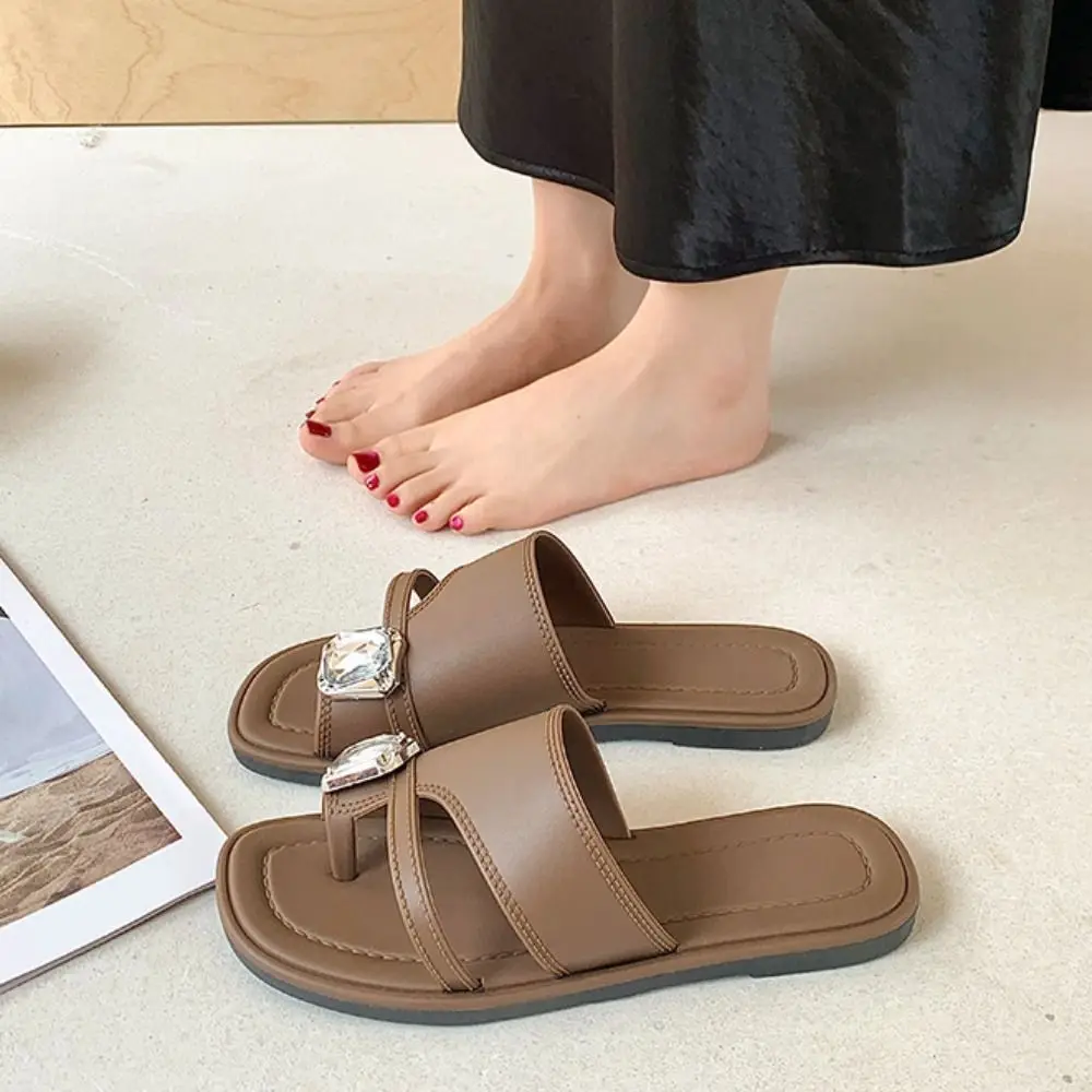 Elegant PVC Rhinestone Toed Slippers PU Leather Non-Slip Flat Slippers Women Beachwear Shoes Summer Toe Ring Flip-flops Ladies