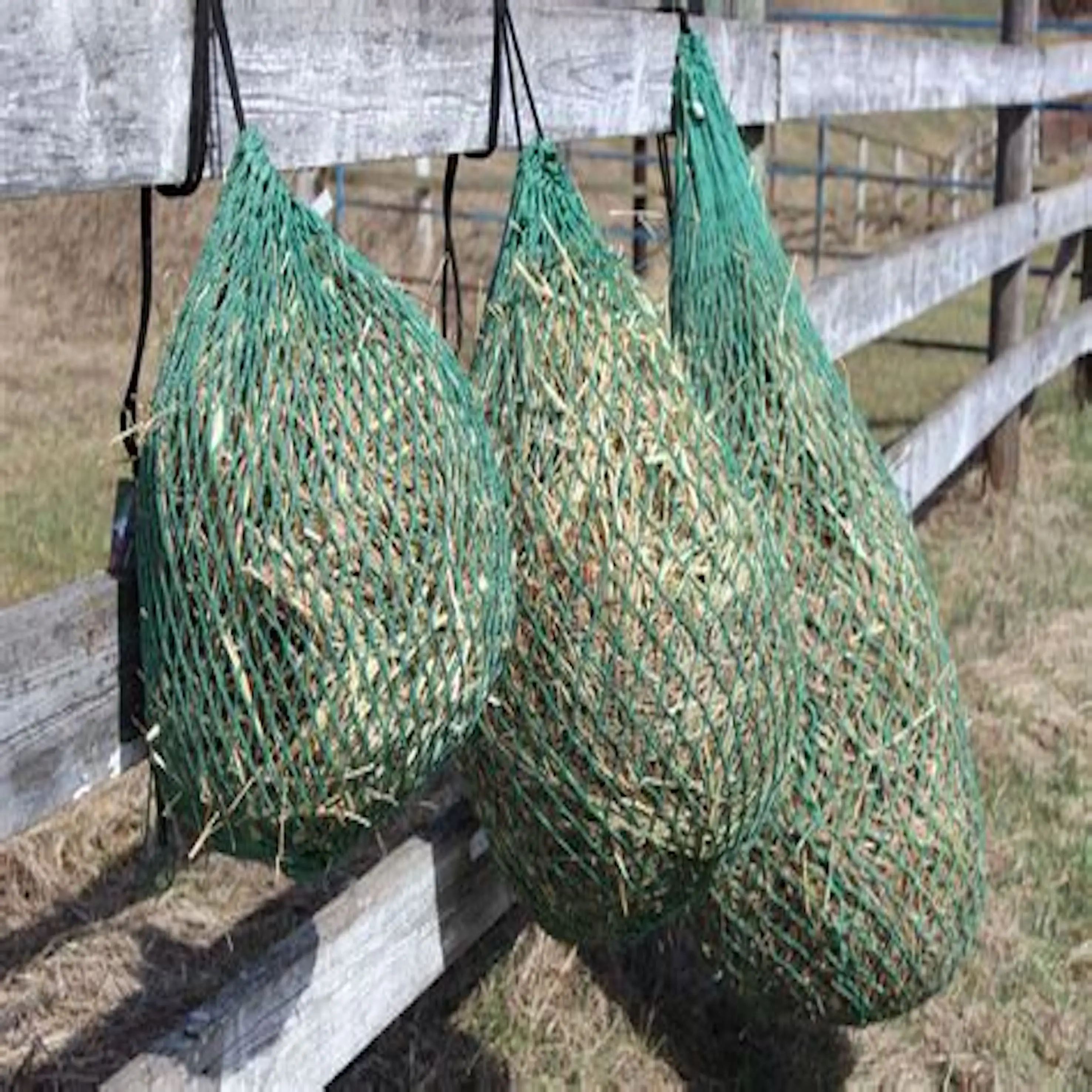 2025 شبكة القش ذات التغذية البطيئة شبكات القش بدون عقد للخيول حقيبة تغذية الحصان البطيئة للحيوانات الأليفة في المزرعة