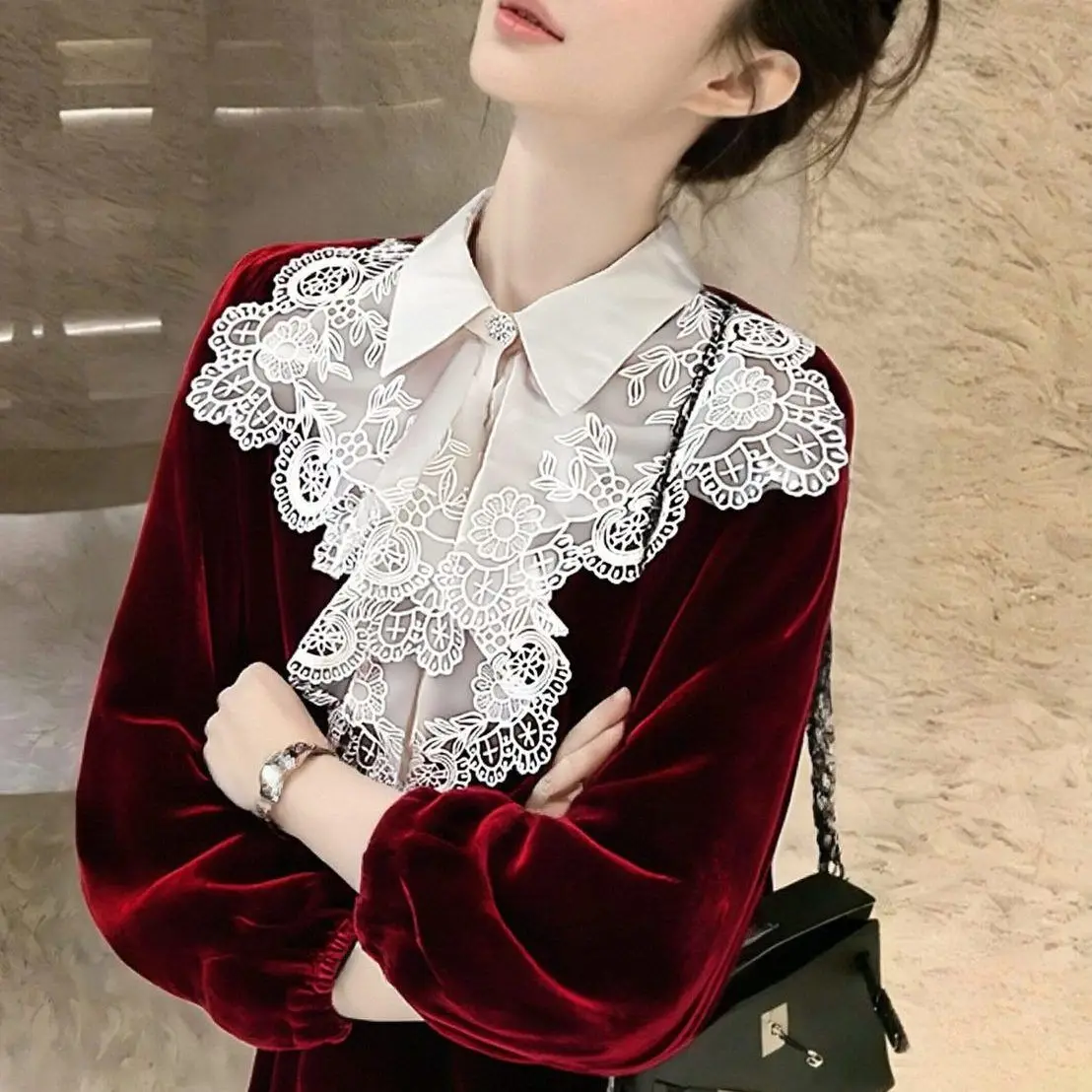 

Niche characteristics three-dimensional lace splicing embroidered collar burgundy velvet shirt women's fashion spring style