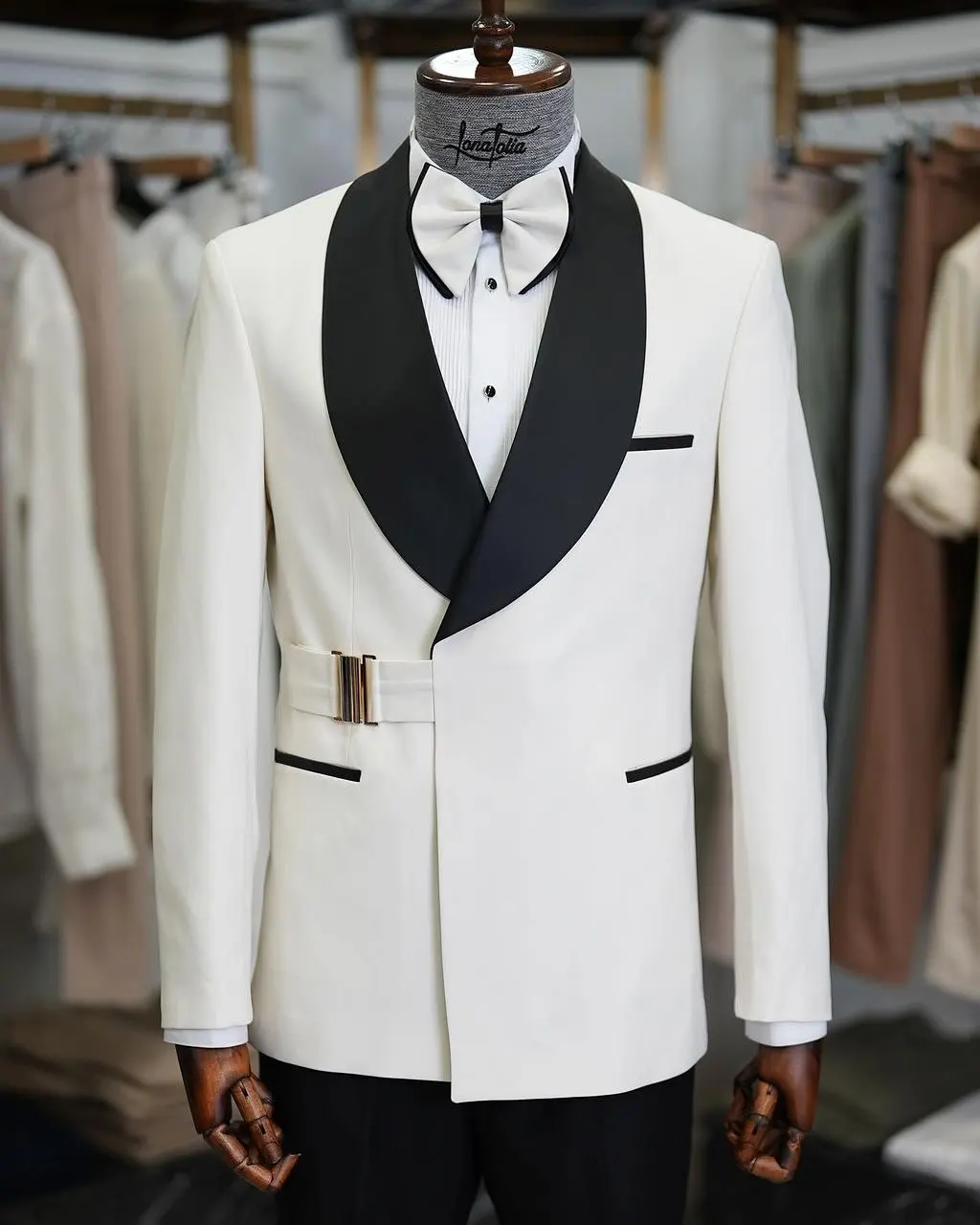 

2 Pieces Formal Men Suits with Buckle Shawl Lapel Custom Made Wedding Tuxedo for Prom Celebrity Party Jacket with Pants