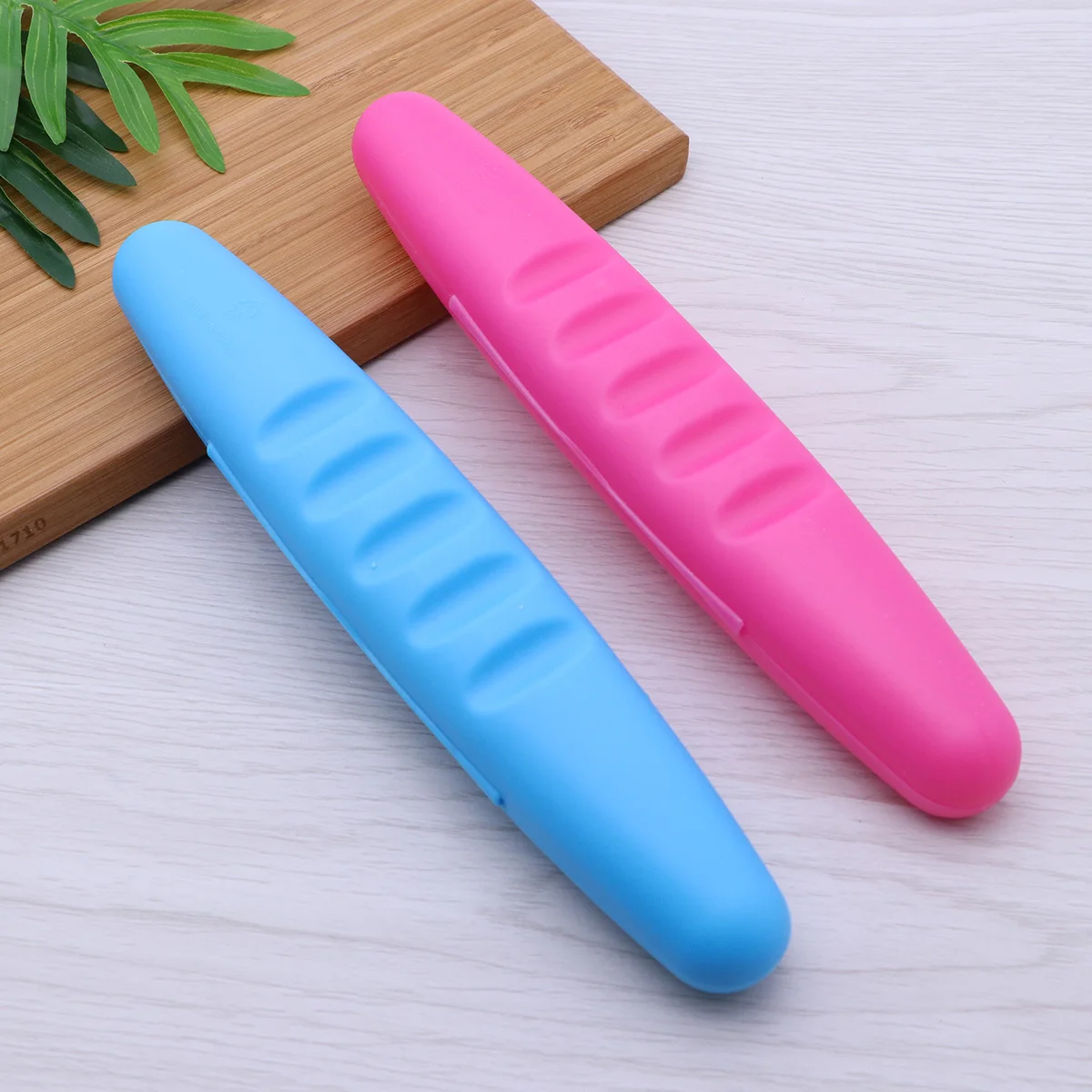 

2 Pcs Toothbrush Box Portable Travel Case Seal Lock Design Hygienic ABS Material Bump Bottom Lightweight Storage Bracket