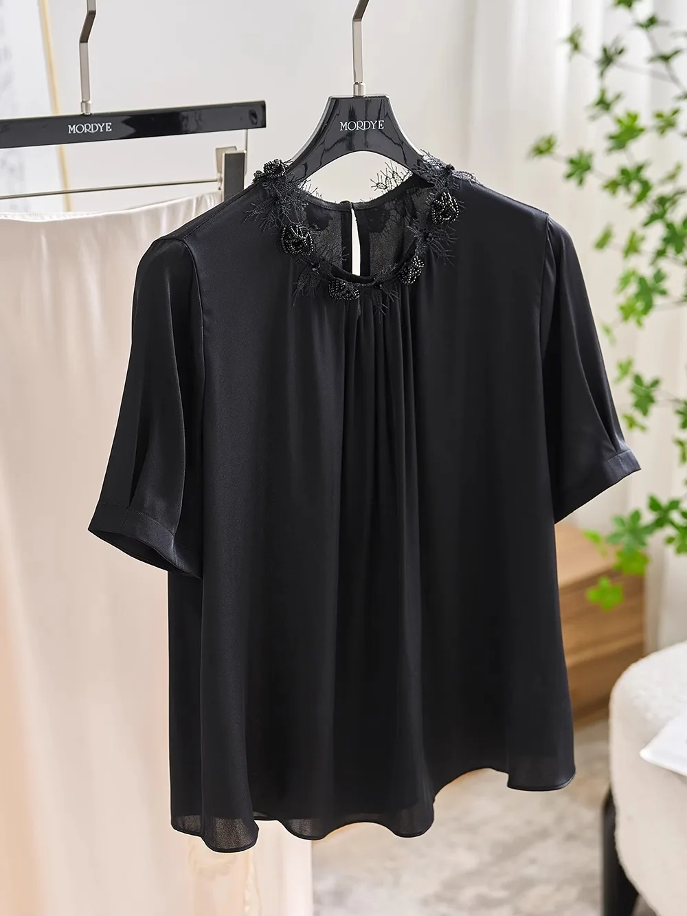 

Silk ort Sve irt Women's Bla Lace Flower Classical Bud Collar Summer Top Straight Cut Button Detail Pearlescent Silk