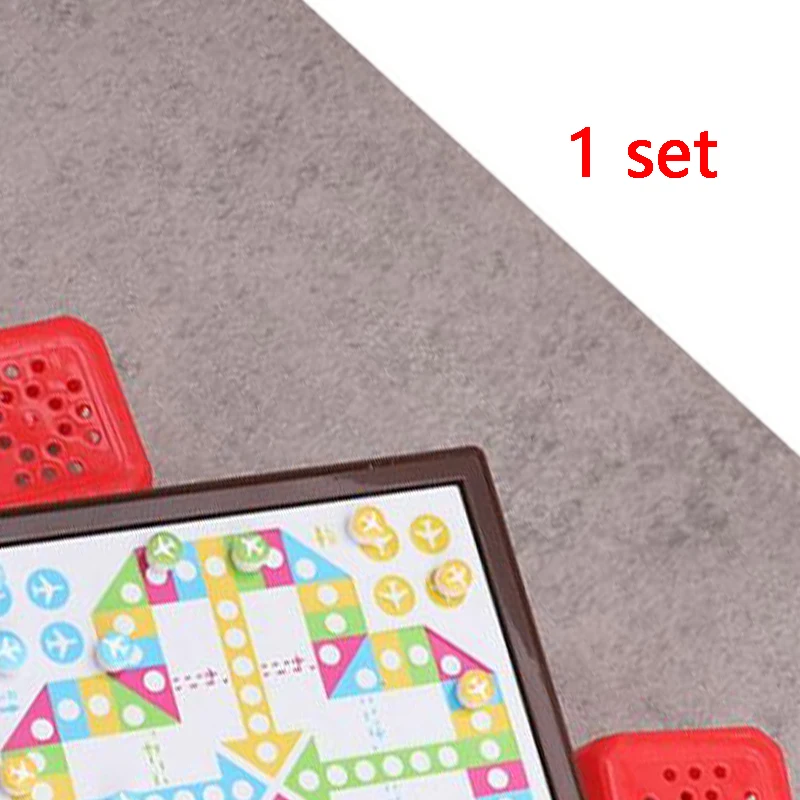 1 Set Mini Dollhouse Gomoku & Flying Chess – Classic Board Game Model for Desktop Decor & Play