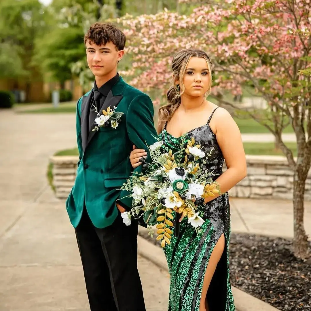 

Green Velvet Men's Suit 2 Pieces Male Blazer Sets Party Tuxedos Jacket And Pants Peaked Lapel Wedding Groom Wear