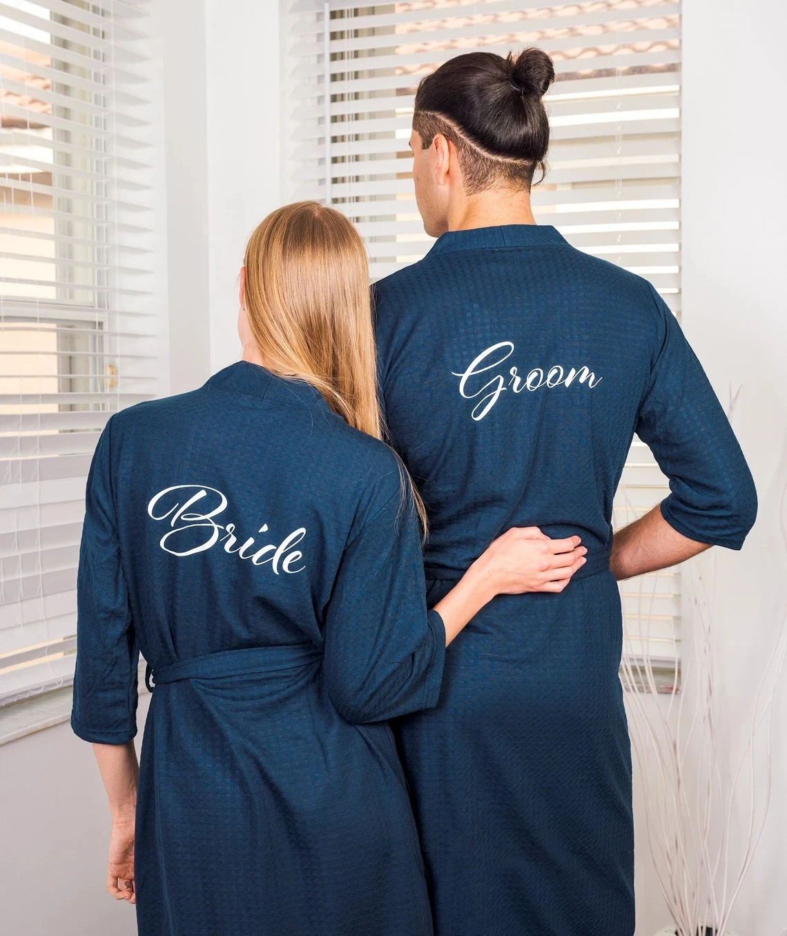 Mr Mrs Waffled Robes Matching Robes for Couple Groom Bride His Hers Bathrobes Anniversary Honeymoon Gift Waffle Knit Unisex Robe