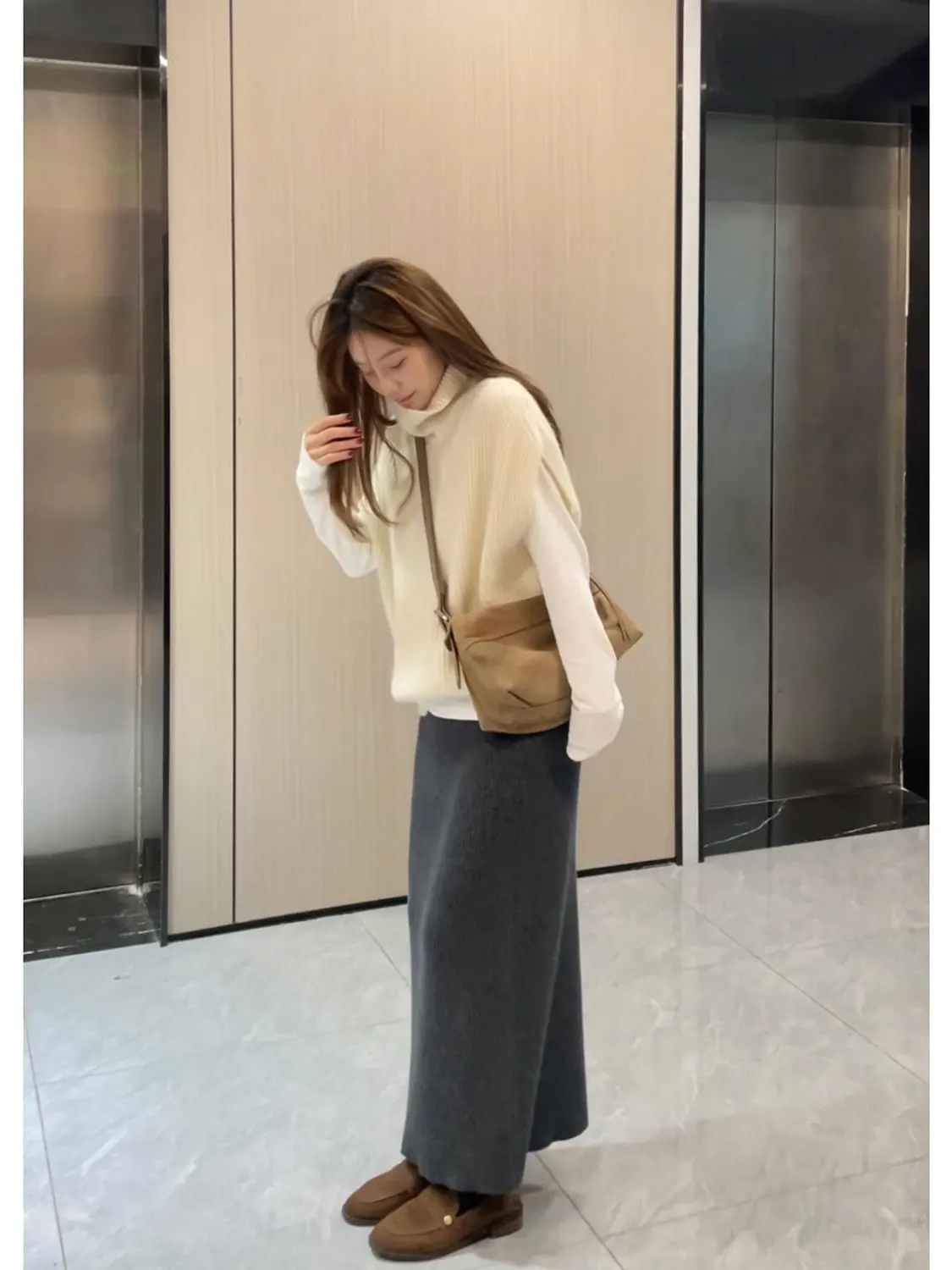 

Winter New Sle Korean Loose Bear Fur High Collar Knitted Vest Soft Texture Faionable Commute Design Color