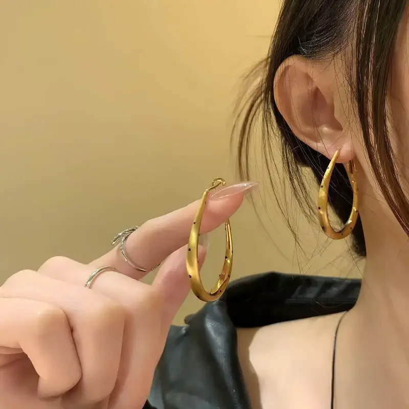 Oval Hoop Earrings for Teen Girls Minimalist Polka Dots Metal Geometric Lightweight Jewelry for Daily Casual Outfit