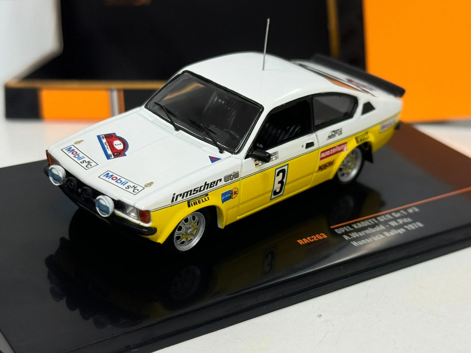 صندوق متصدع دييكاست IXO بمقياس 1/43 أوبل كاديت GT/E Gr.1 # 3 نموذج سيارة مصنوع من خليط معدني لعبة هدية تذكارية لعرض الحلي