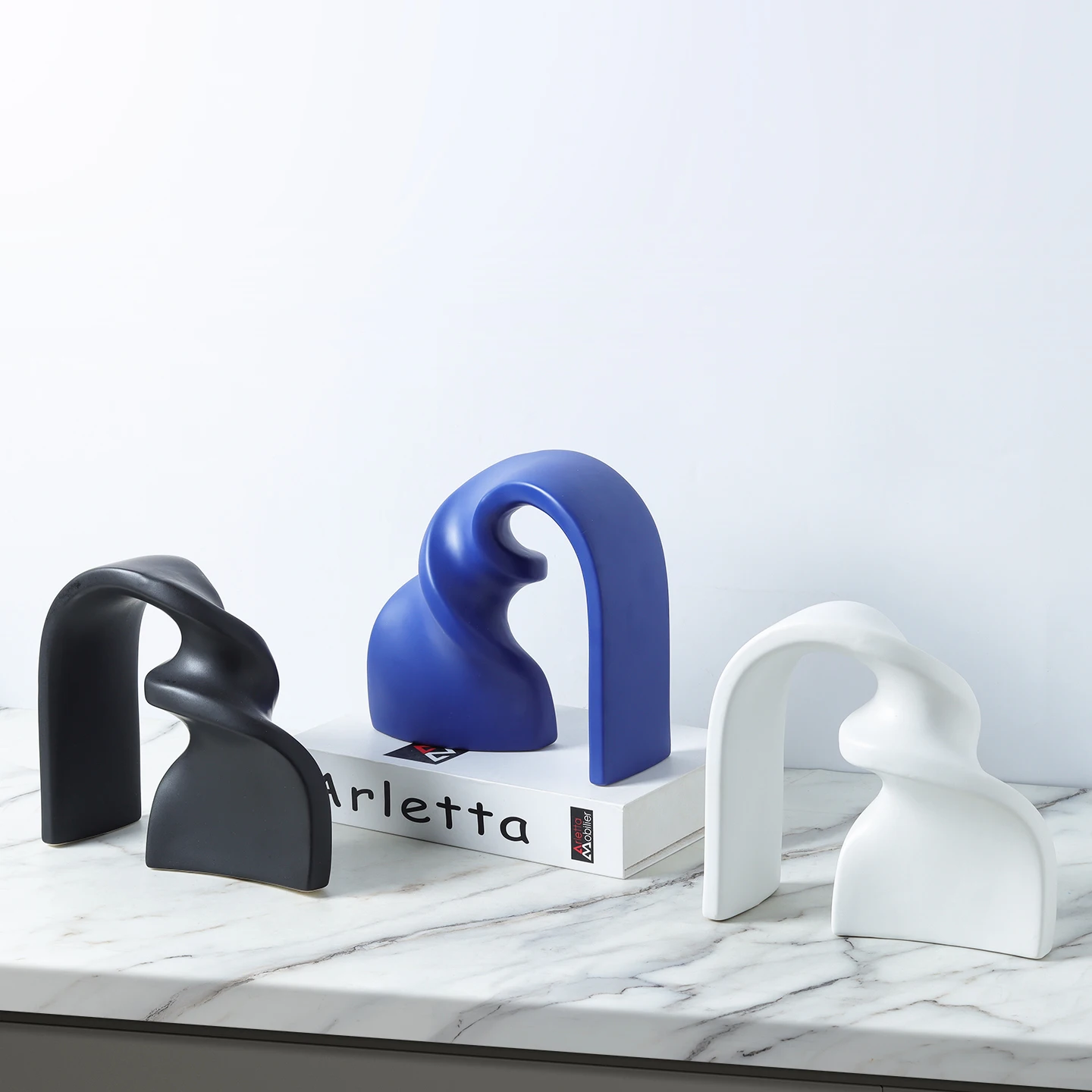 Modern Minimalist Ceramic Geometric Twist Ribbon Home Decor Accessories Luxury Hotel Club Soft Decoration Nordic Style Tablet...