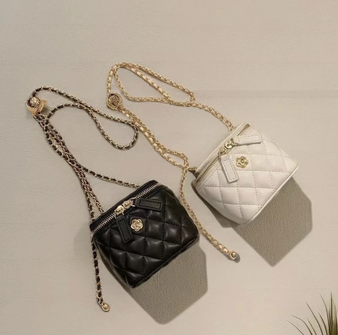 Tea Rose gemusterte Kette Box Bag Damen Sommer Umhängetasche Oultertasche Secret Garden 2024 Neue Kollektion Hard ell PU L...