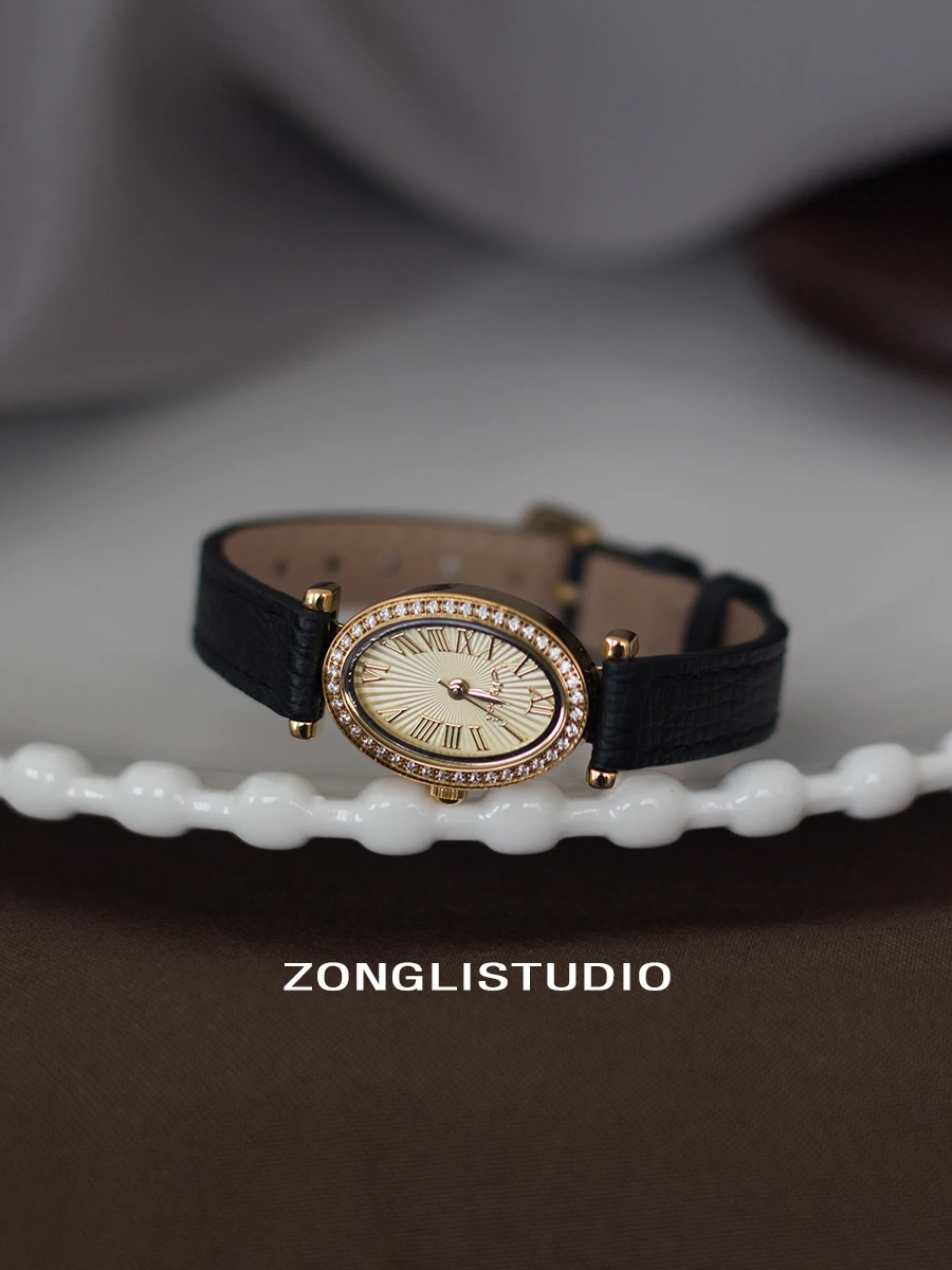 NewWomen'S Wristwatch With A Touch Of Luxury And A Stylish Retro Feel Features  Pebbled Leather Strap Also A Women'S Accessory.