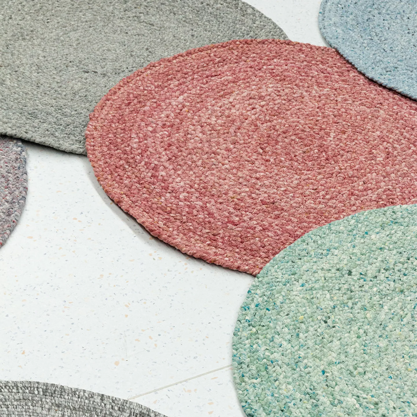 

Glue-free handmade round pure wool carpet living room French light luxury high-end villa bedroom cloakroom