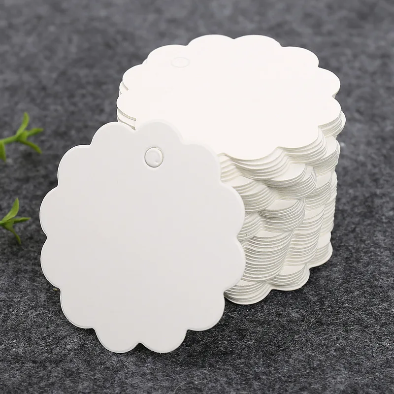 50pcs 6cm Round Lace Edge Kraft Paper Tags Card Labels Product Cake Food Price Marks Garment Tag Shoes Bags Decor Accessories