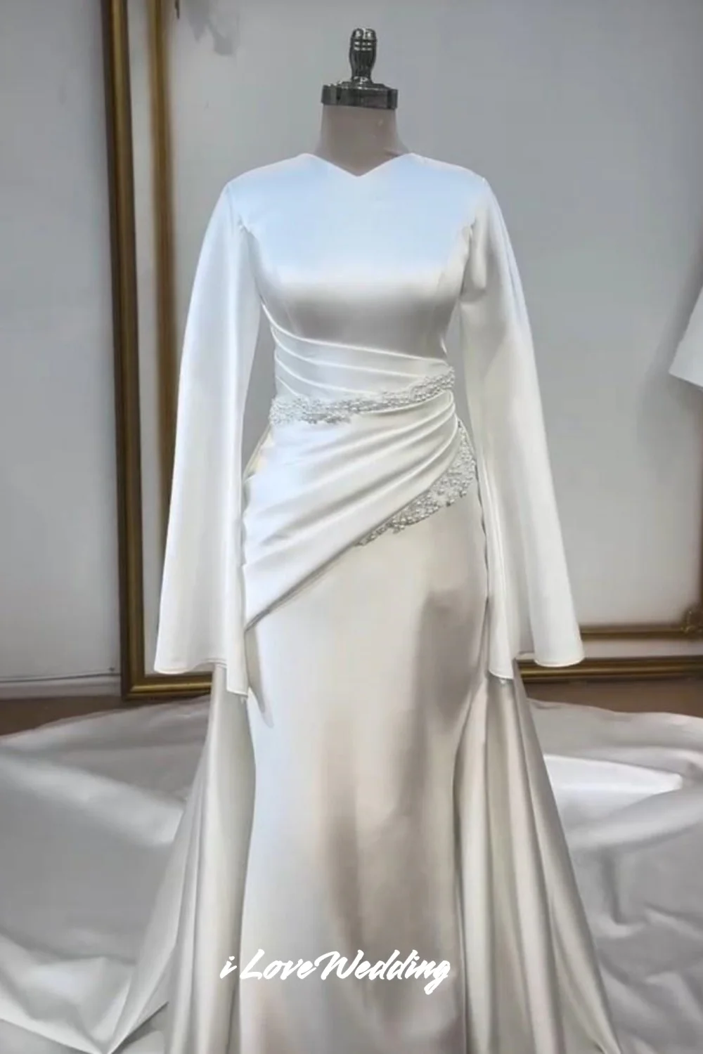 

White V-Neck Wedding Dresses 2025 Long Sleeve Beaded Arabic Bridal Gowns Mermaid Muslim Floor-Length Trailing Pleated Customized