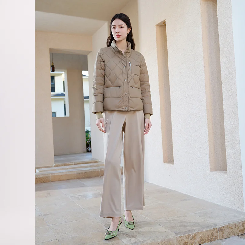 Chericom Chaqueta de invierno para mujer 2025 Diseño acolchado Cuello alto Bolsillo de moda Abrigos acolchados cálidos y versátiles Y299033Y